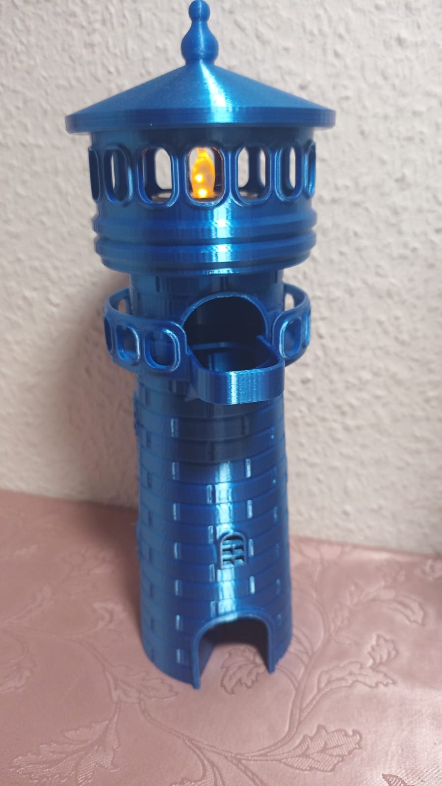 🏰 3D-gedruckter Würfelturm mit LED-Beleuchtung & Challengebox