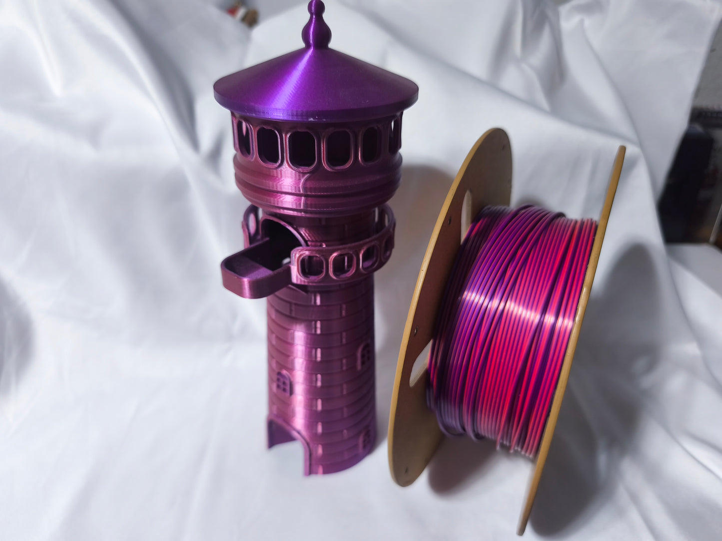 🏰 3D-gedruckter Würfelturm mit LED-Beleuchtung & Challengebox