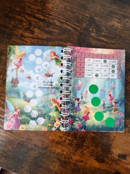 A7 Kinder Sparbuch – Sparchallenge für Mädchen & Jungen | Würfel, Rubbel, Bingo & Sparweg | ca. 160€ Sparziel