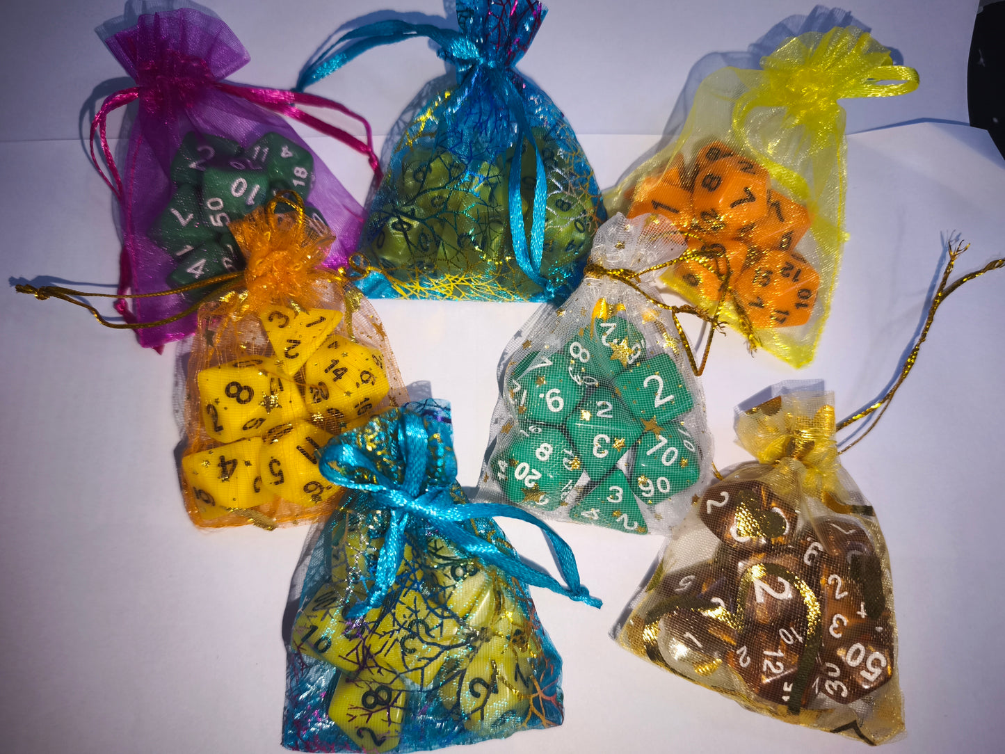 Würfel in jeder Variante nach Zufallsprinzip