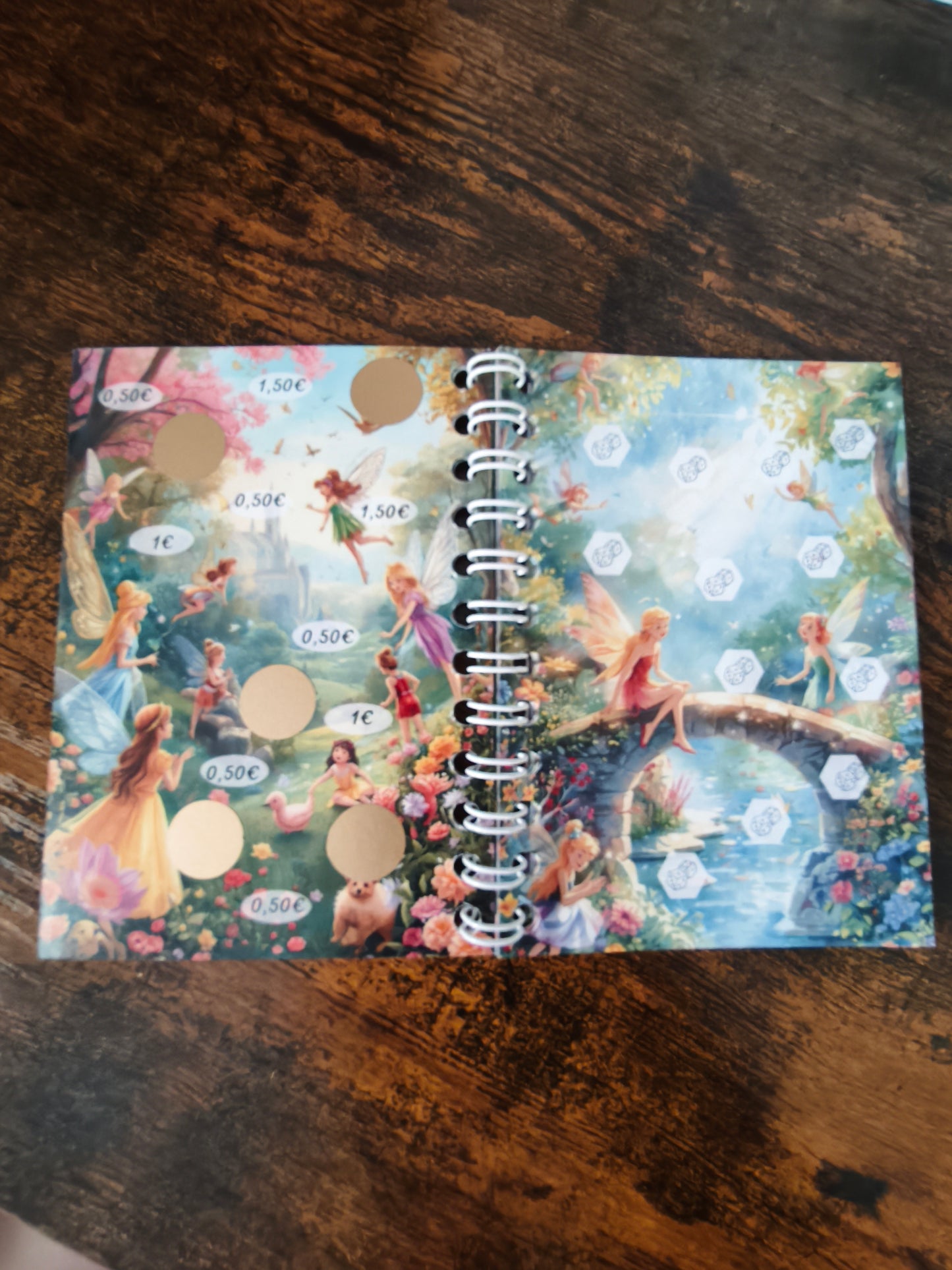 A7 Kinder Sparbuch – Sparchallenge für Mädchen & Jungen | Würfel, Rubbel, Bingo & Sparweg | ca. 160€ Sparziel