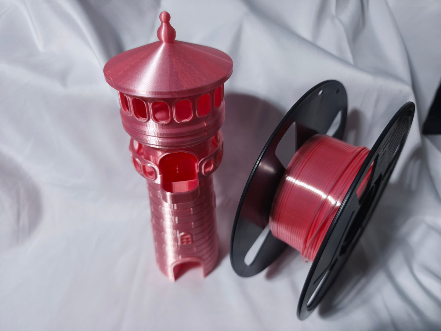 🏰 3D-gedruckter Würfelturm mit LED-Beleuchtung & Challengebox