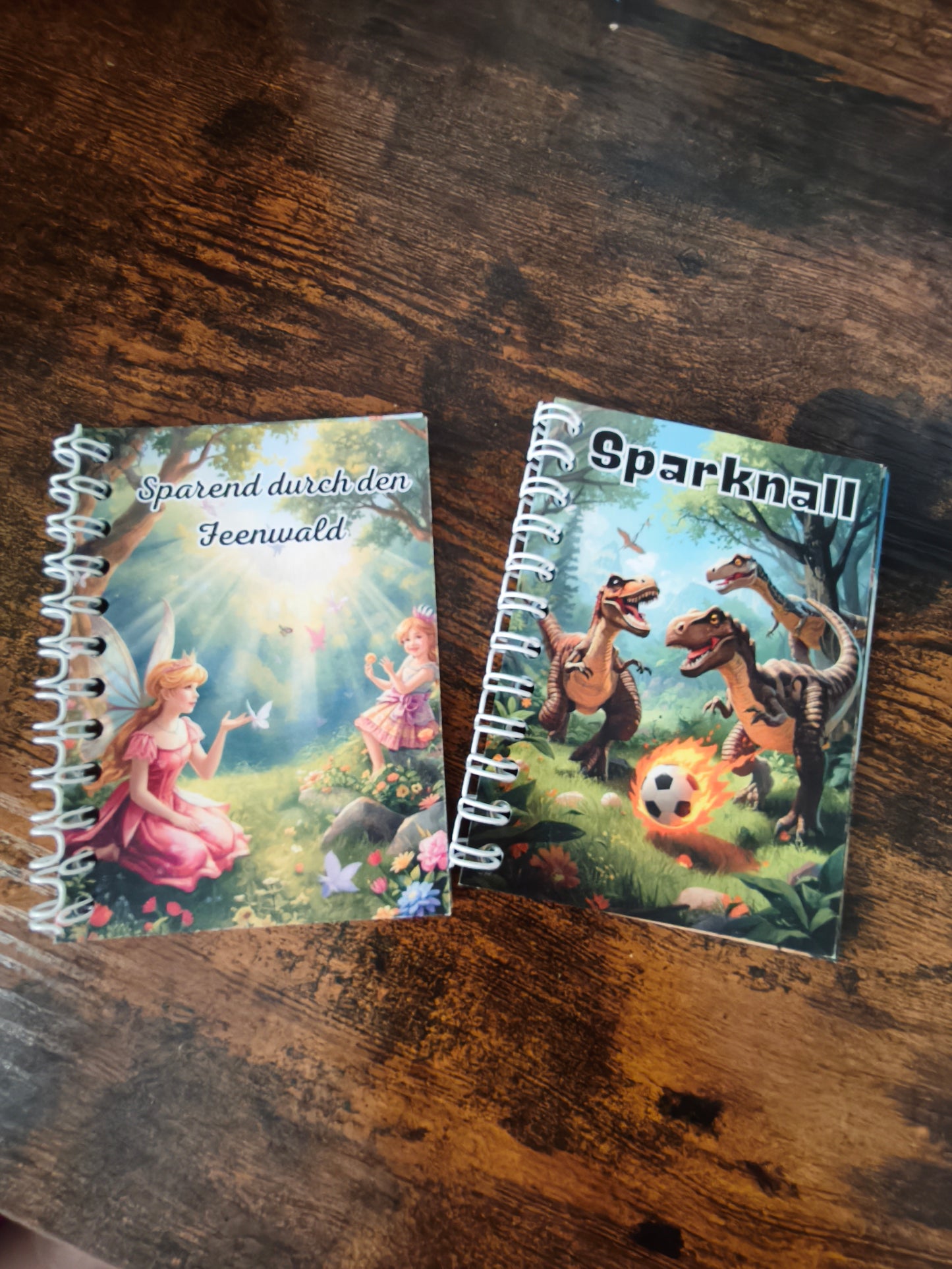 A7 Kinder Sparbuch – Sparchallenge für Mädchen & Jungen | Würfel, Rubbel, Bingo & Sparweg | ca. 160€ Sparziel